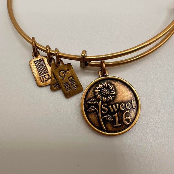 "Sweet 16" bangle gold bracelet from Wind & Fire - Picture 5 of 8